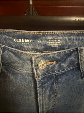 EUC Old Navy RockStar Jeans Womens 12 Extra High Rise with Raw Hem